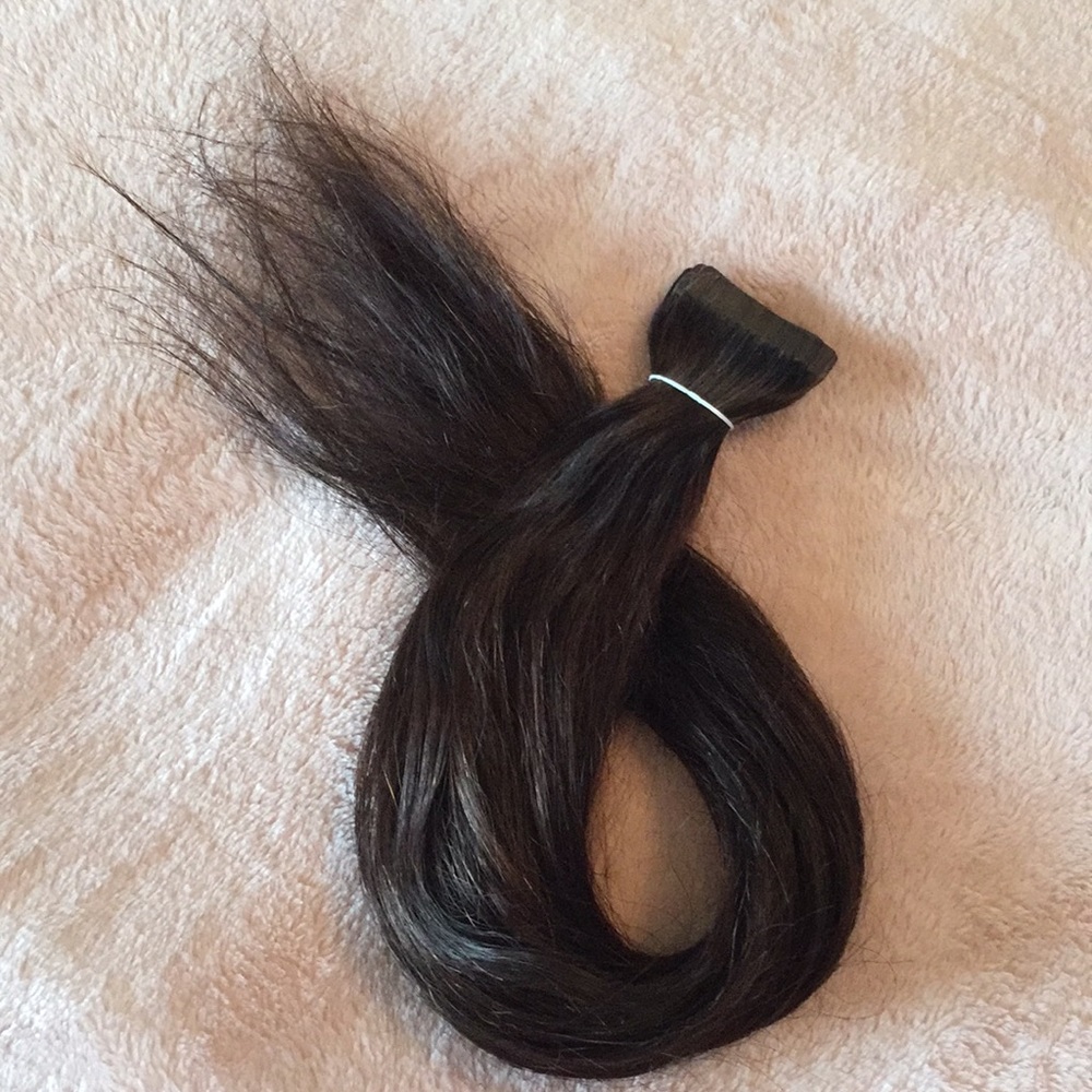 Glam seamless tape in hair extensions